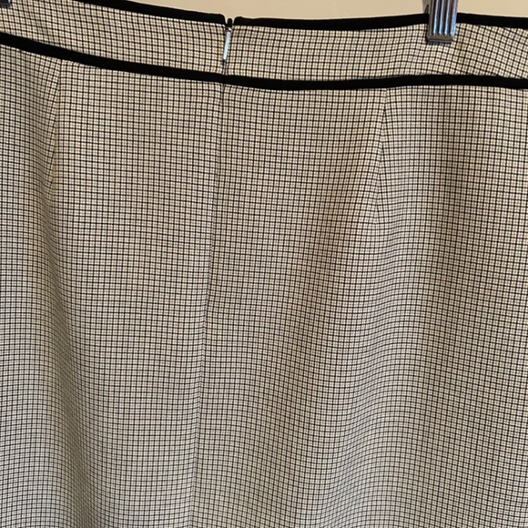 Hugo Boss Front and Back Zippered Plaid Pencil Skirt - Picture 8 of 13